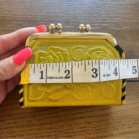 Sustainable leather embossed change purse - Picture 5 of 13